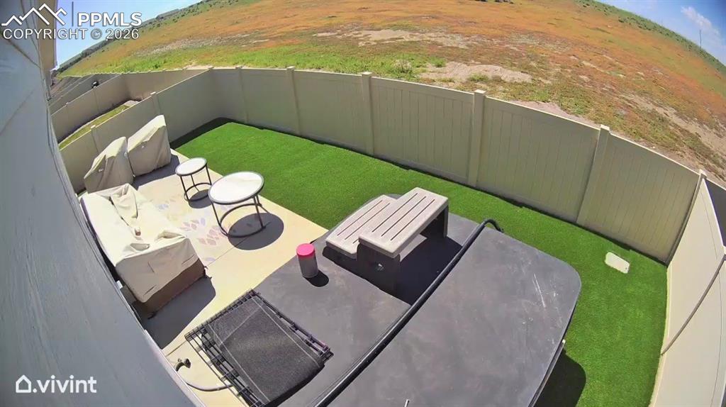 Image 37 of 50: Yard