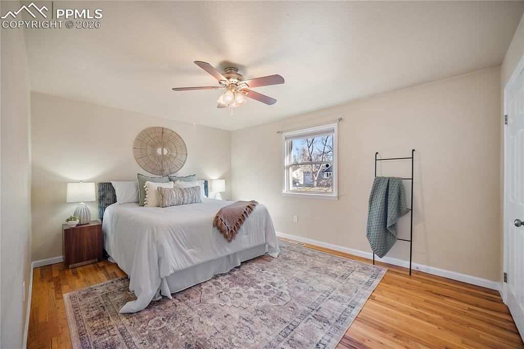 Image 14 of 49: Bedroom