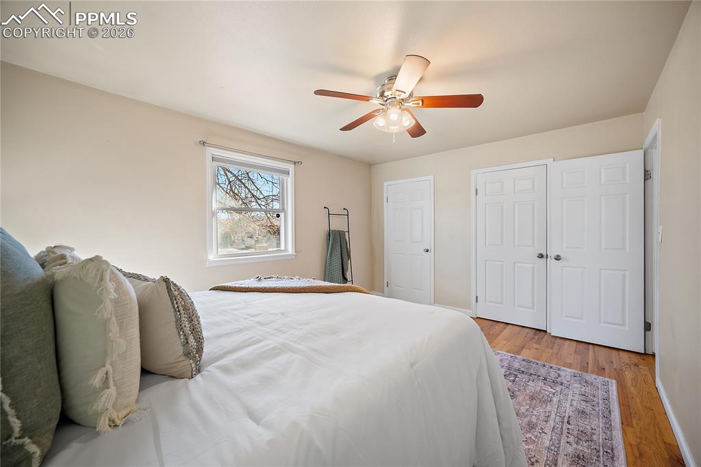 Image 18 of 49: Bedroom