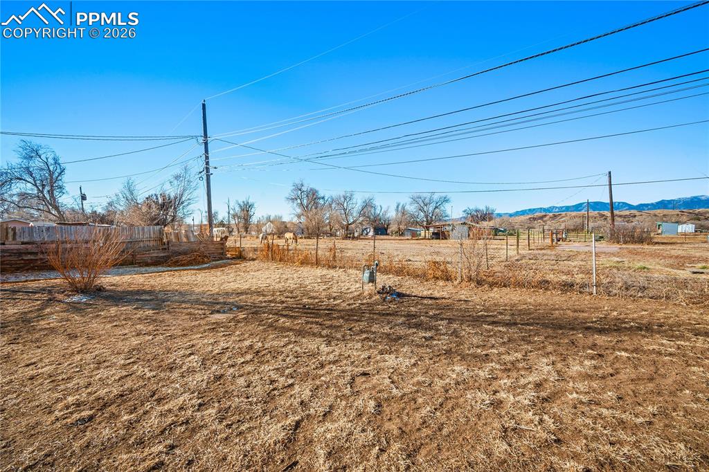 Image 30 of 49: Yard