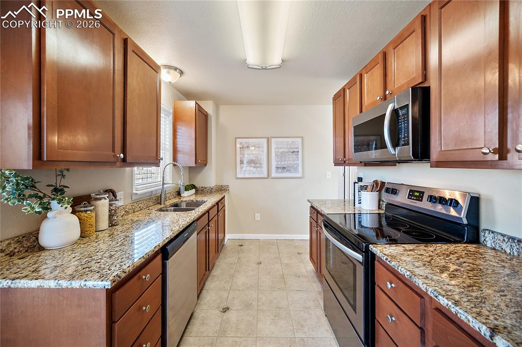 Image 5 of 49: Kitchen