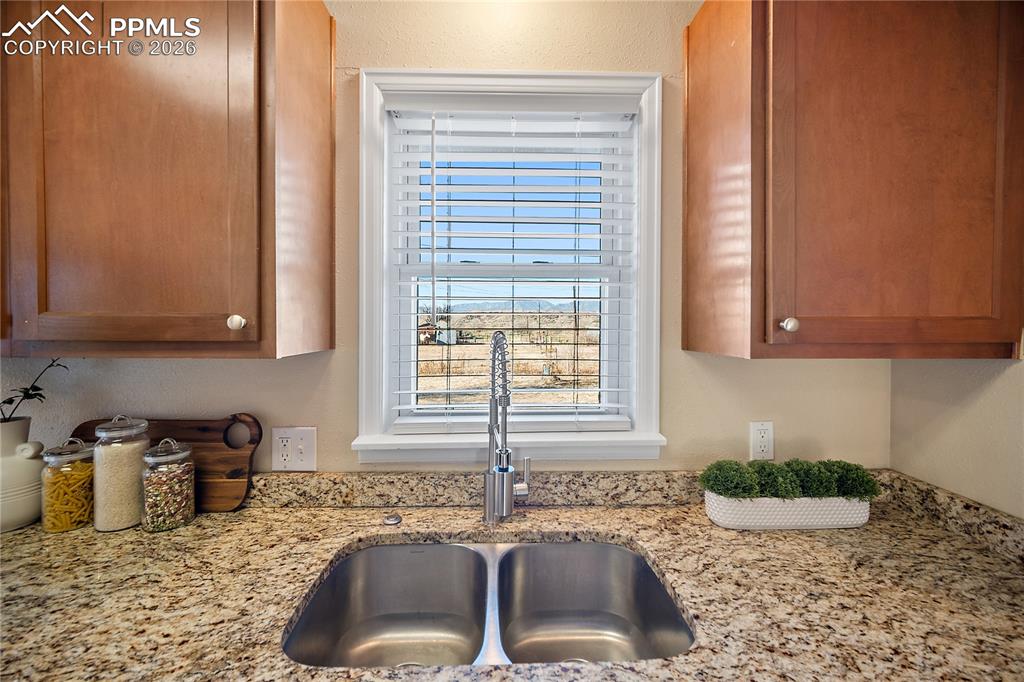 Image 6 of 49: Kitchen