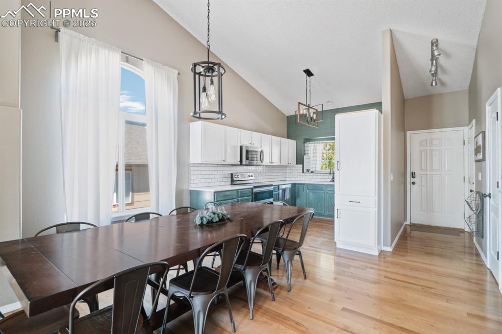 Image 15 of 29: Dining Area