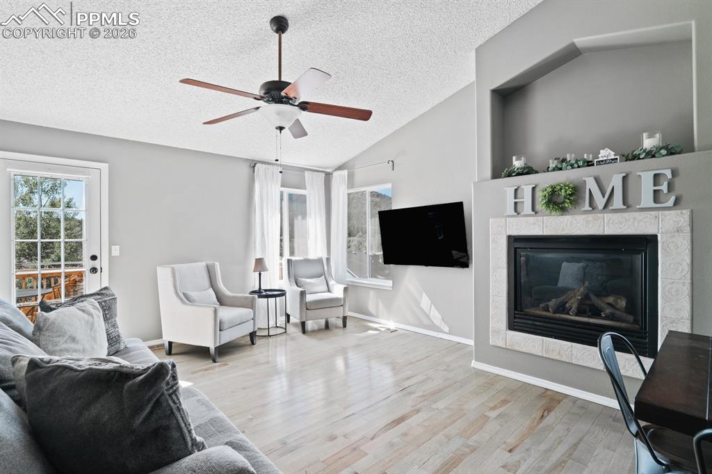 Image 4 of 29: Living Room