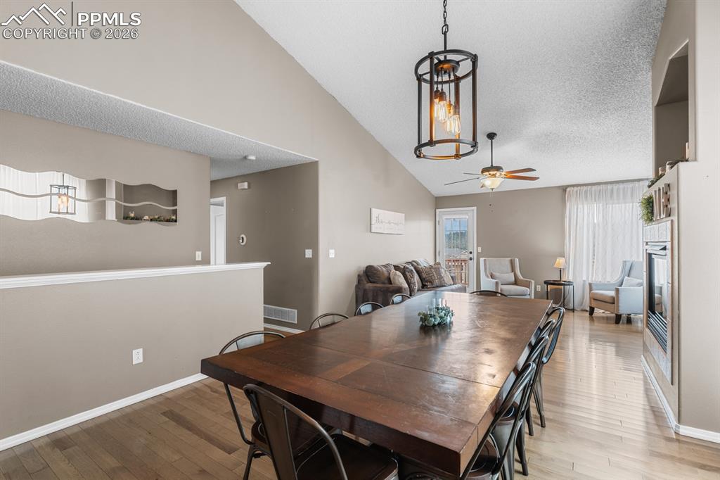 Image 9 of 29: Dining Area