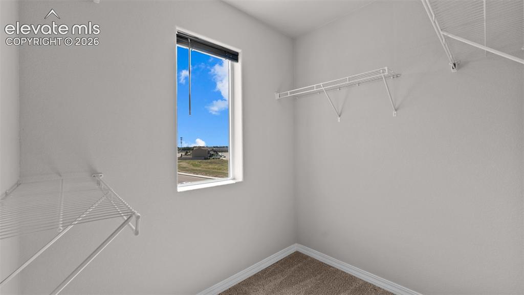Image 19 of 29: Closet