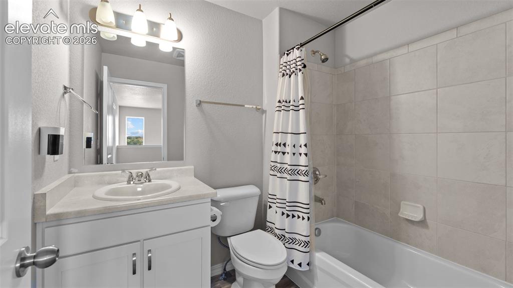 Image 20 of 29: Bathroom
