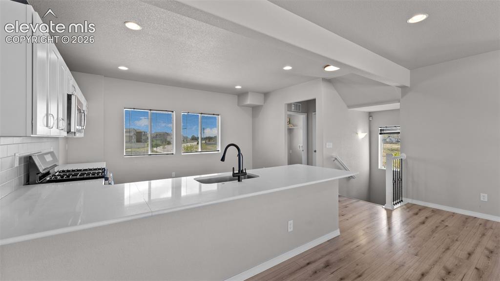 Image 9 of 29: Kitchen