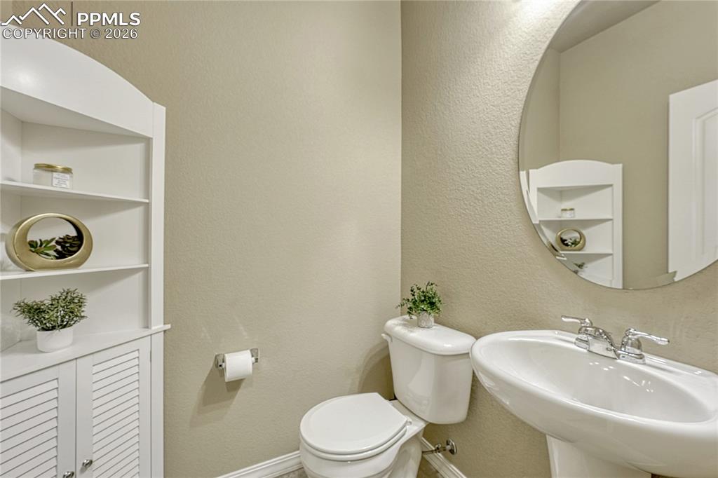 Image 16 of 31: Bathroom