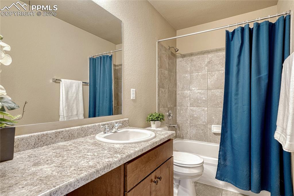 Image 19 of 31: Bathroom