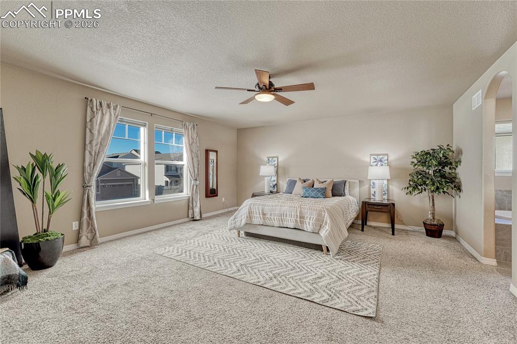 Image 21 of 31: Bedroom