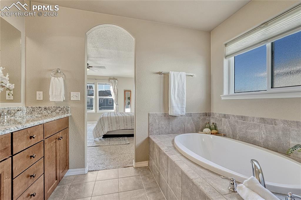 Image 23 of 31: Bathroom