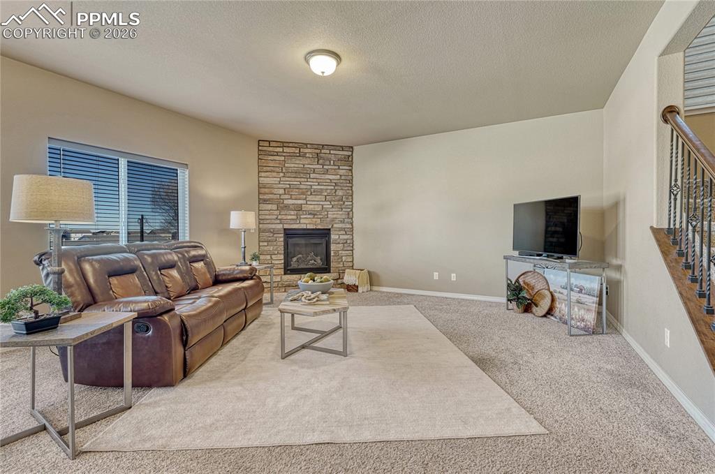 Image 8 of 31: Living Room