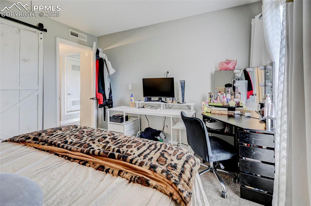Image 14 of 26: Bedroom
