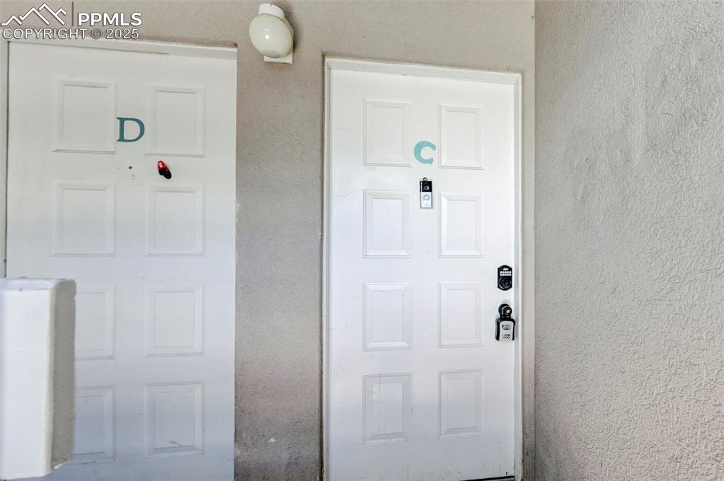 Image 18 of 26: Entry