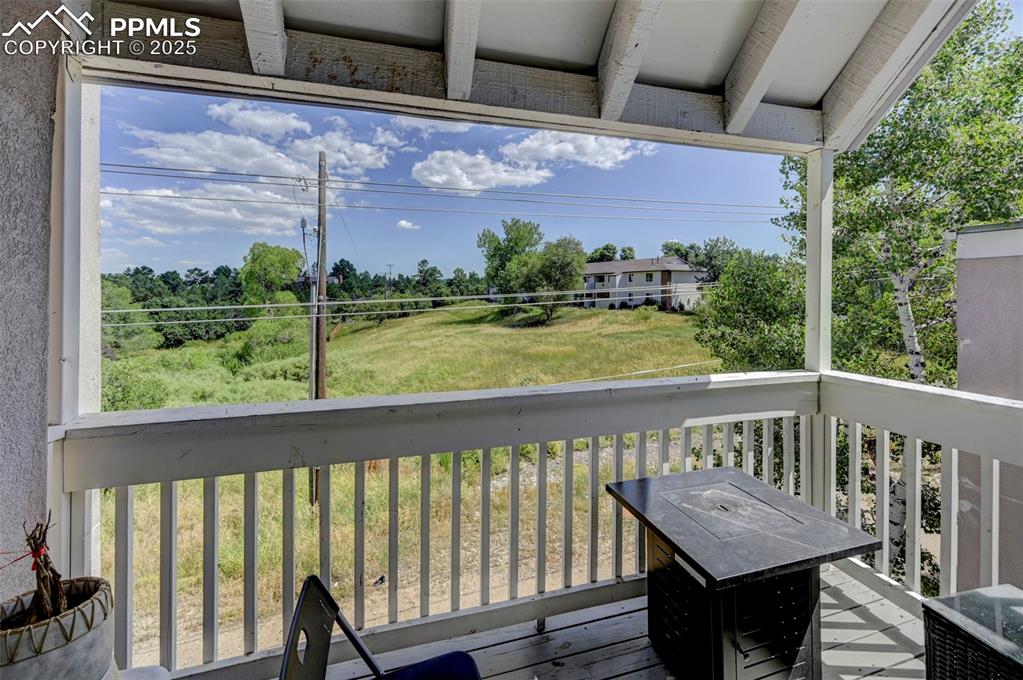 Image 19 of 26: Deck
