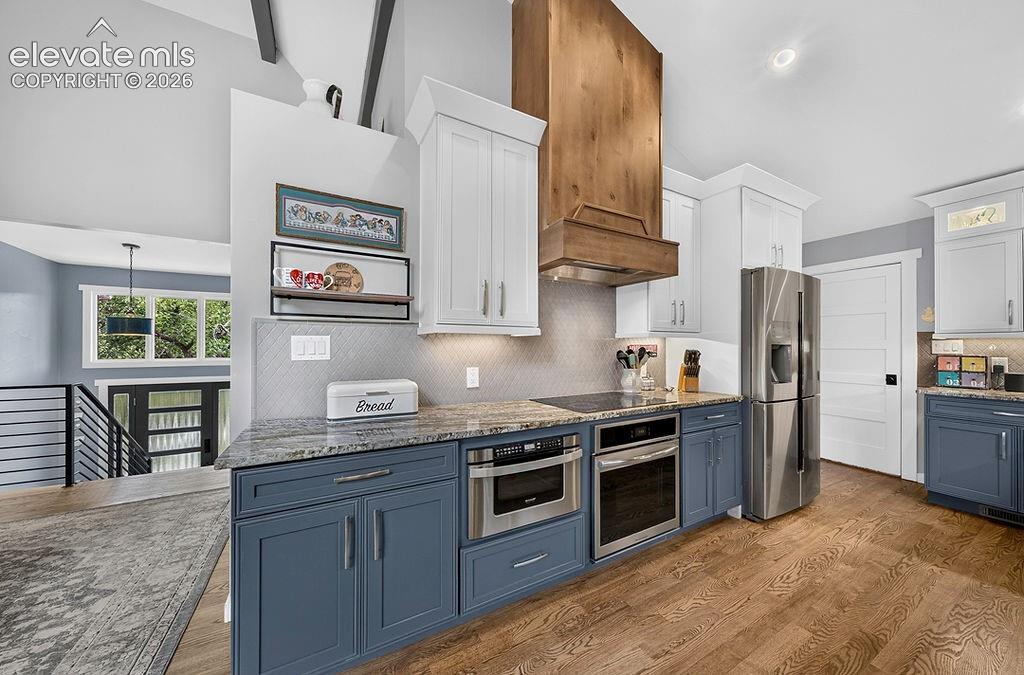 Image 11 of 50: Kitchen
