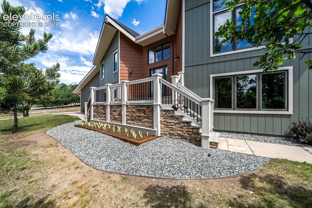Image 2 of 50: Double-sided, grand stairs leading to the front door