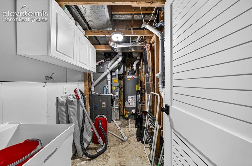 Image 38 of 50: Utility Room