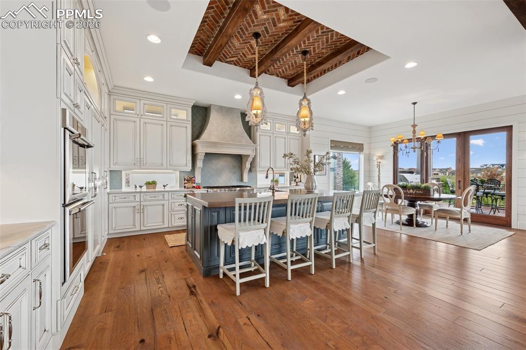 Image 11 of 50: Kitchen