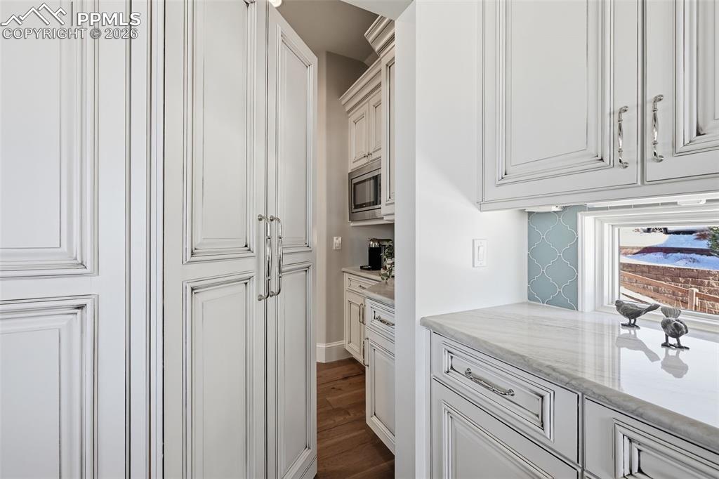 Image 14 of 50: Pantry