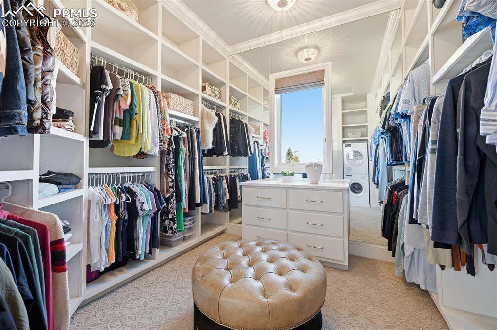 Image 22 of 50: Closet