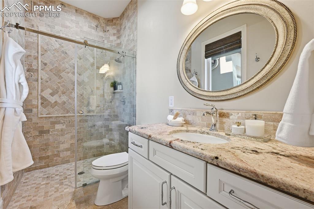 Image 26 of 50: Bathroom