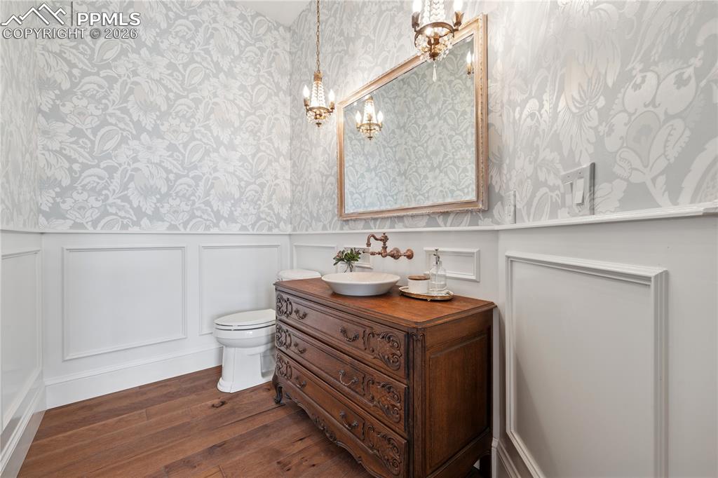 Image 29 of 50: Bathroom