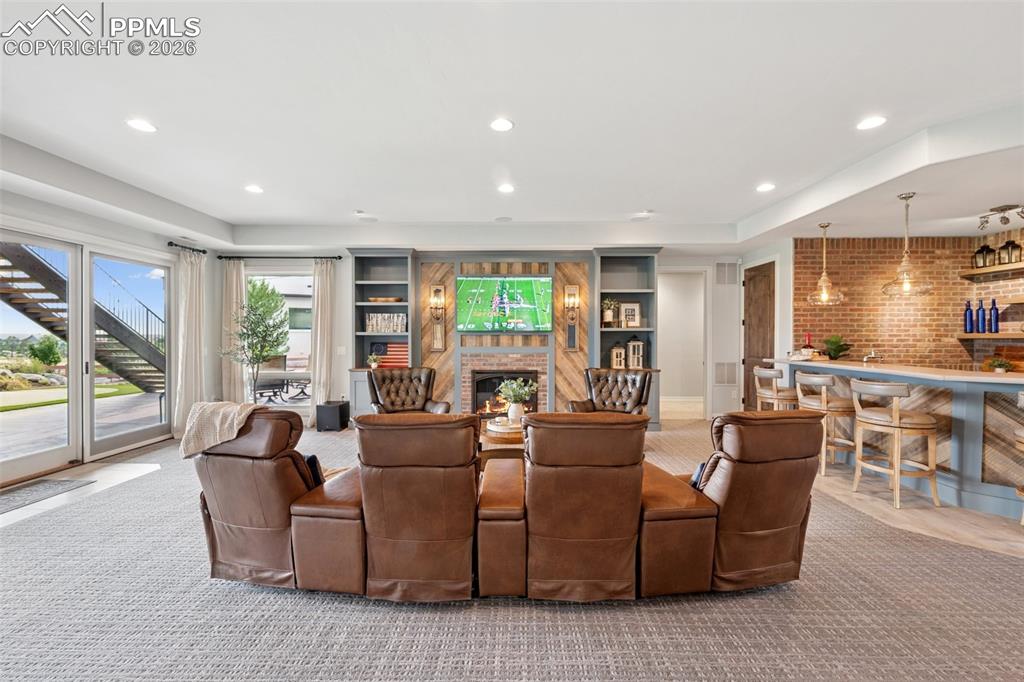 Image 34 of 50: Family Room