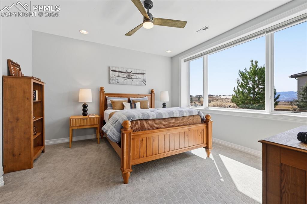 Image 41 of 50: Bedroom