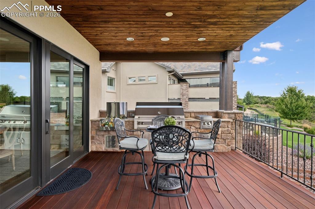 Image 44 of 50: Deck