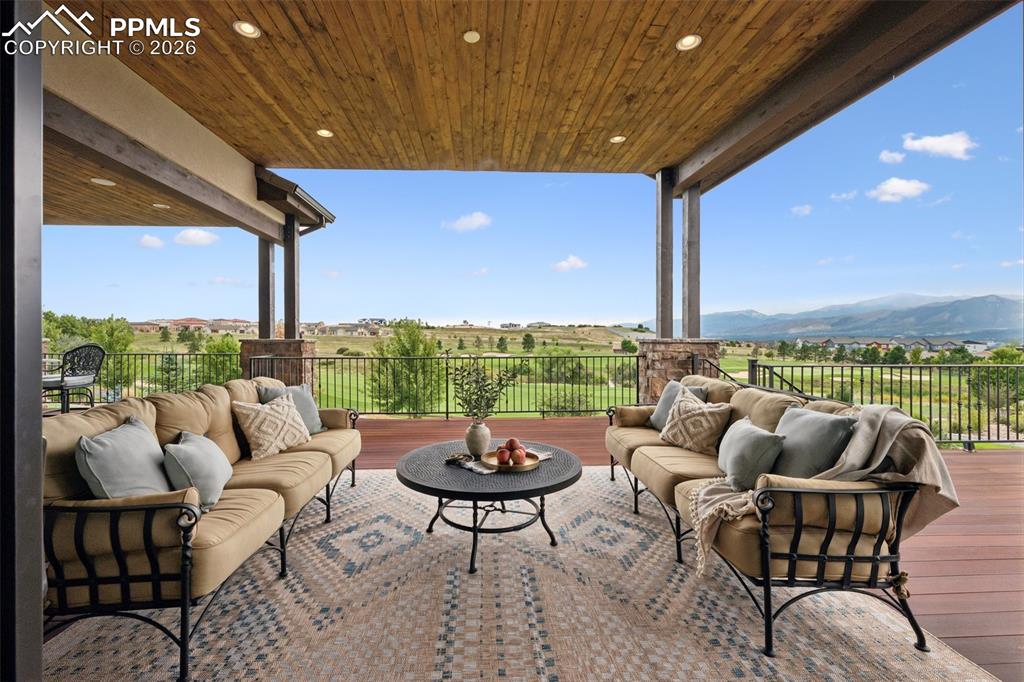 Image 45 of 50: Deck