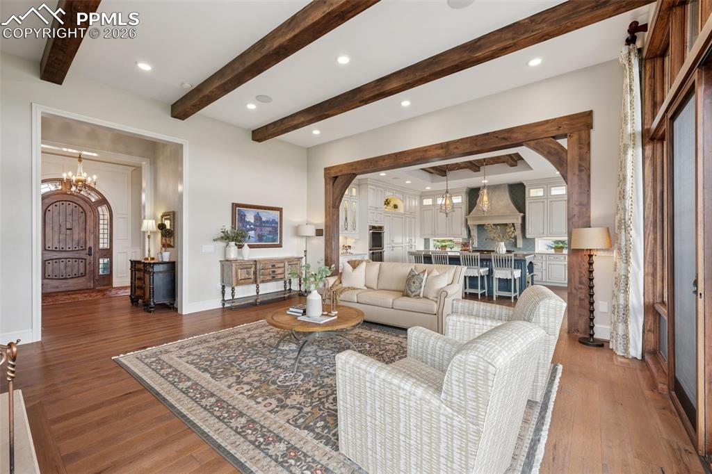 Image 5 of 50: Living Room