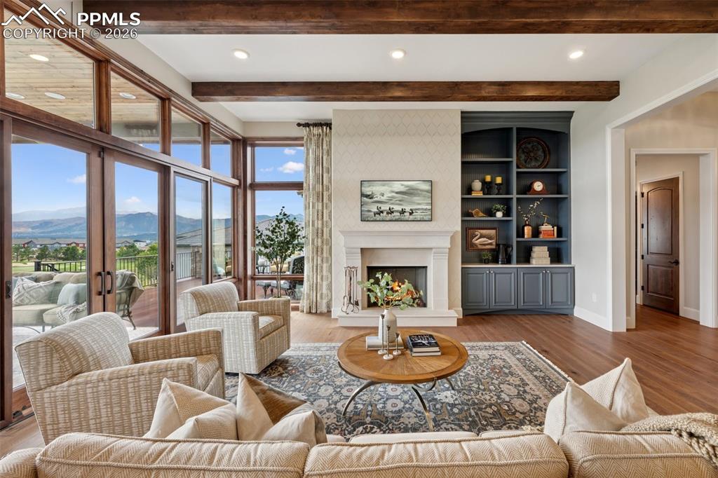 Image 9 of 50: Living Room