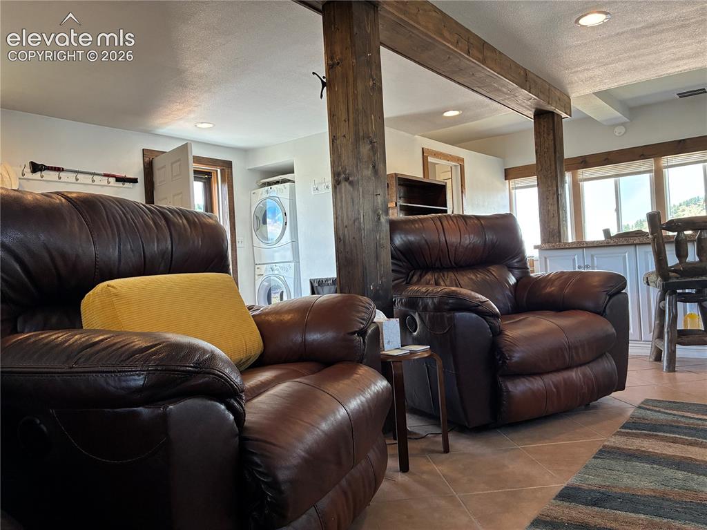 Image 14 of 23: Living Room