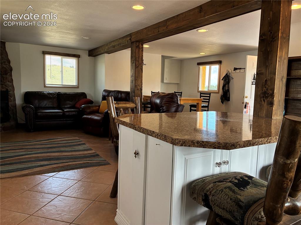 Image 19 of 23: Kitchen