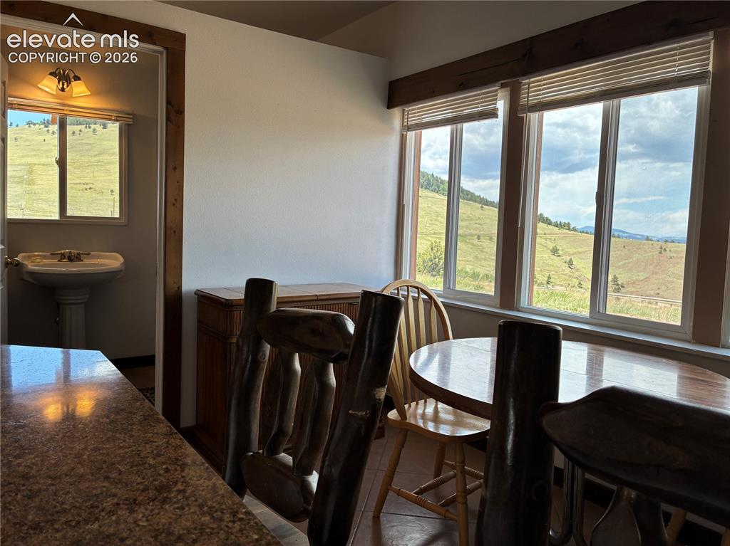 Image 20 of 23: Dining Area