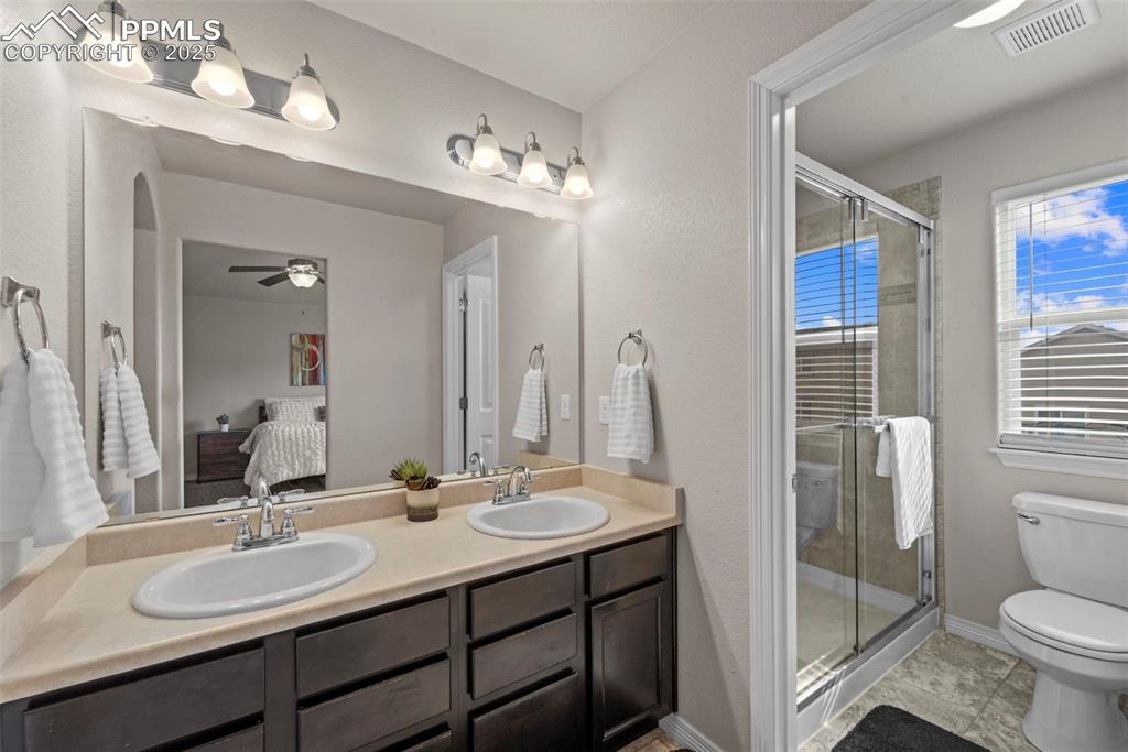 Image 12 of 29: Bathroom