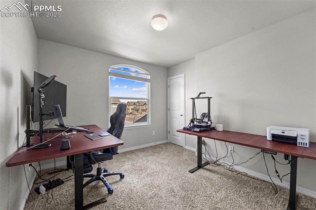 Image 16 of 29: Office