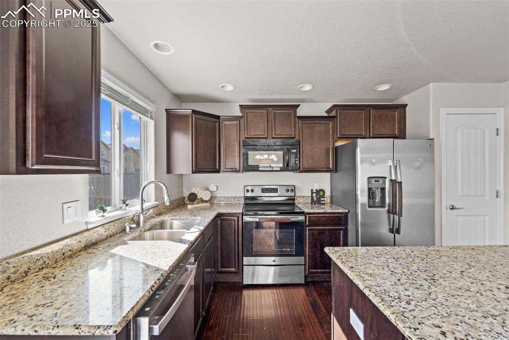 Image 7 of 29: Kitchen