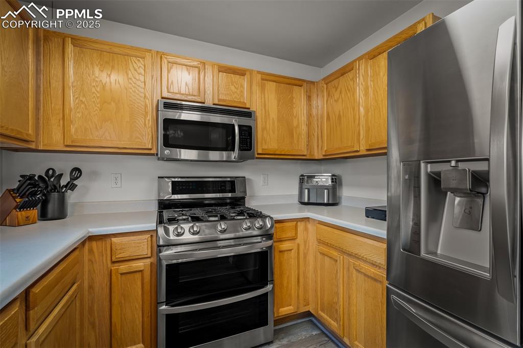 Image 11 of 35: Kitchen