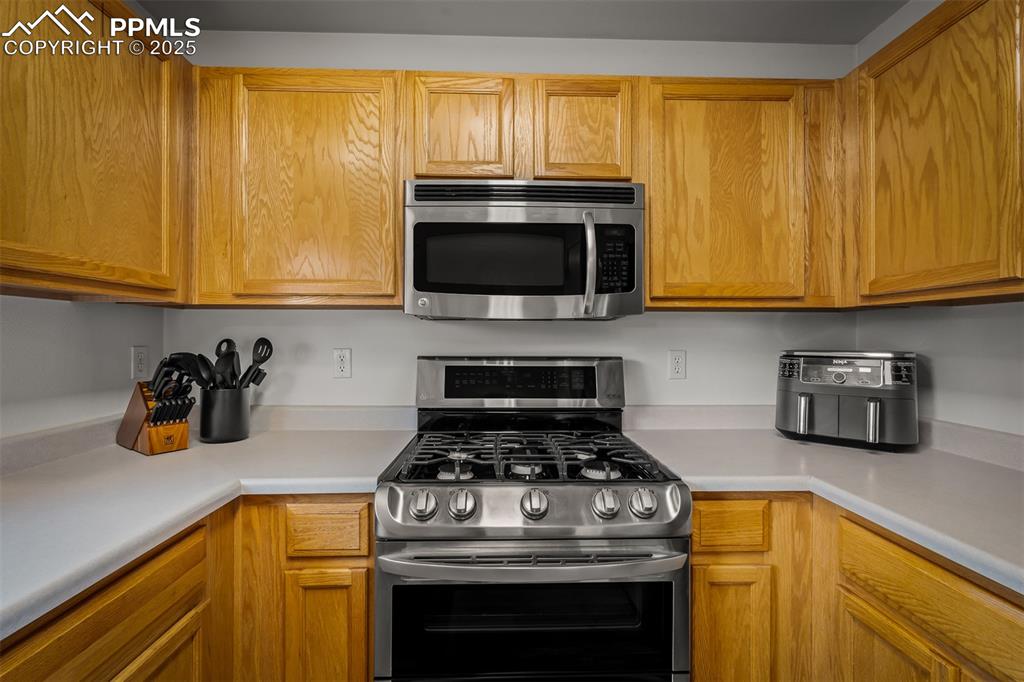 Image 12 of 35: Kitchen