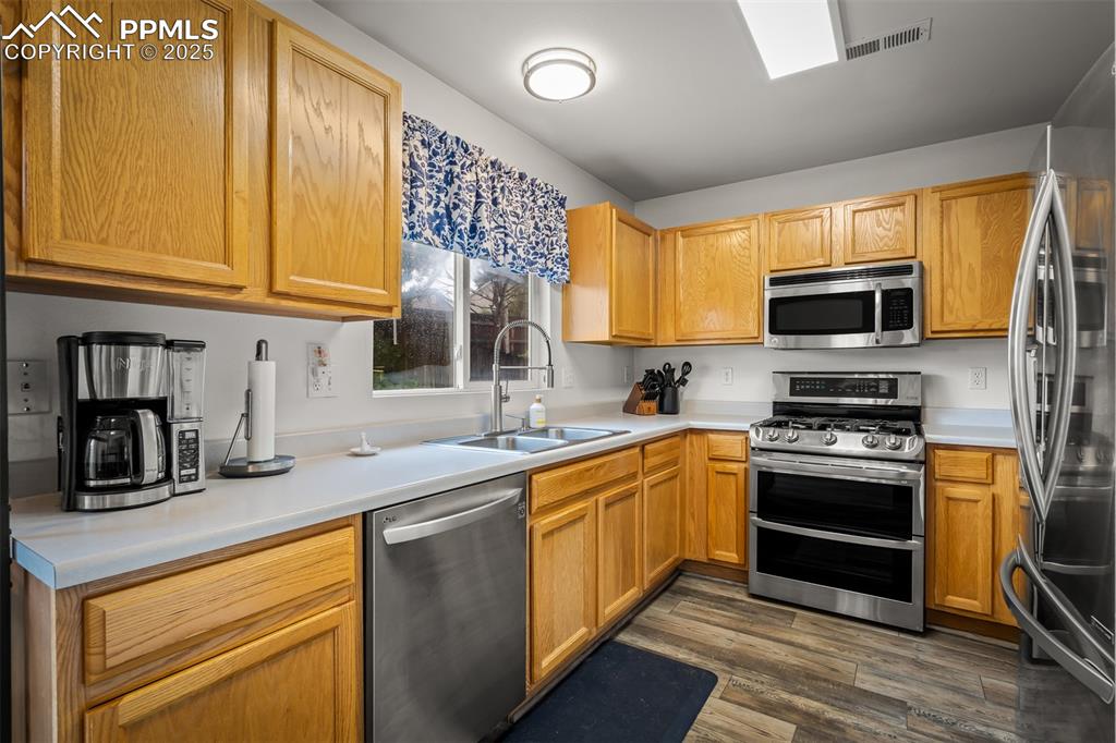 Image 9 of 35: Kitchen
