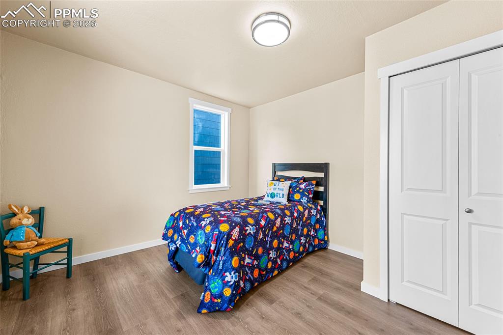 Image 12 of 32: Bedroom