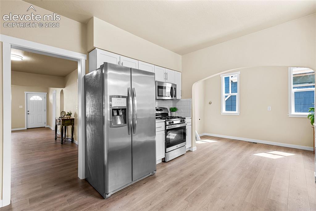 Image 14 of 32: Kitchen