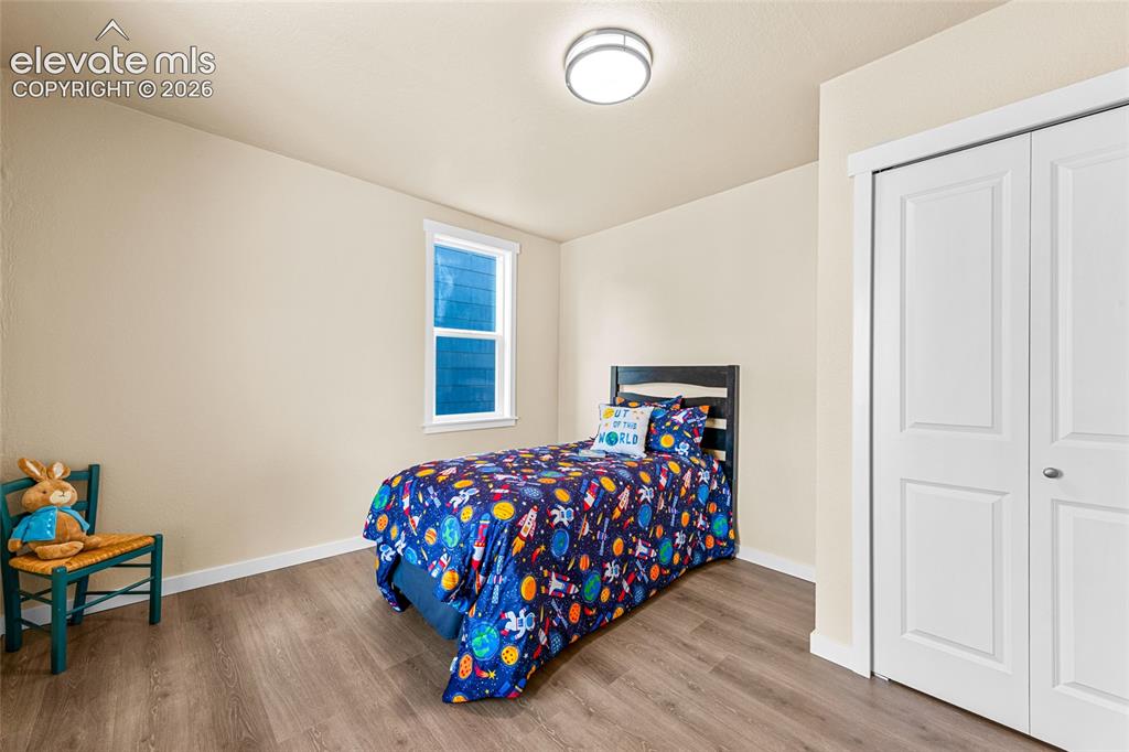Image 17 of 32: Bedroom