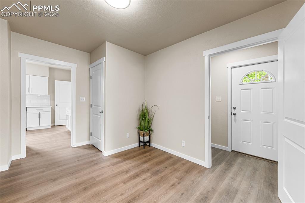 Image 18 of 32: Entry