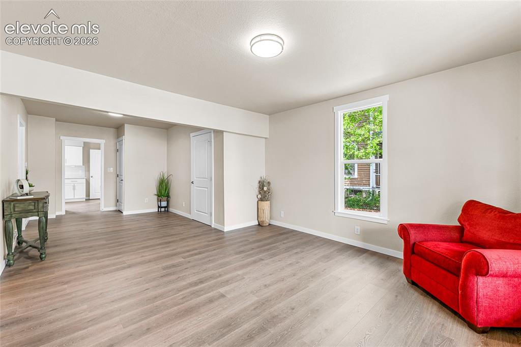 Image 6 of 32: Sitting Room