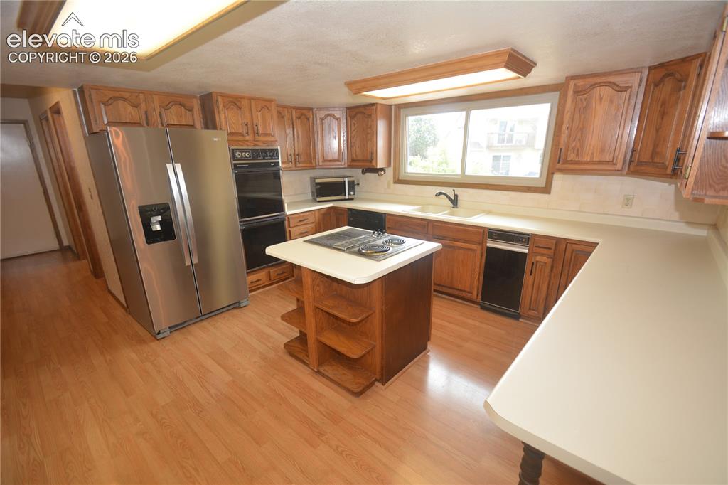Image 18 of 45: view from dining into kitchen