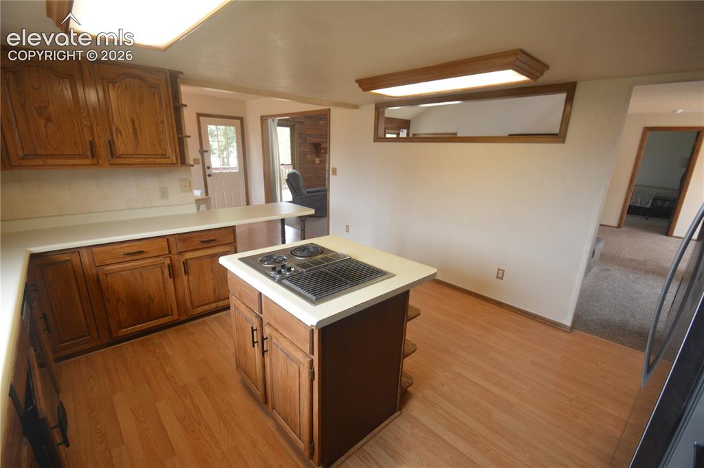 Image 20 of 45: Kitchen